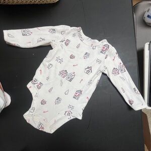 Carter’s Holiday-Themed Long Sleeve Onesie – 9 Months